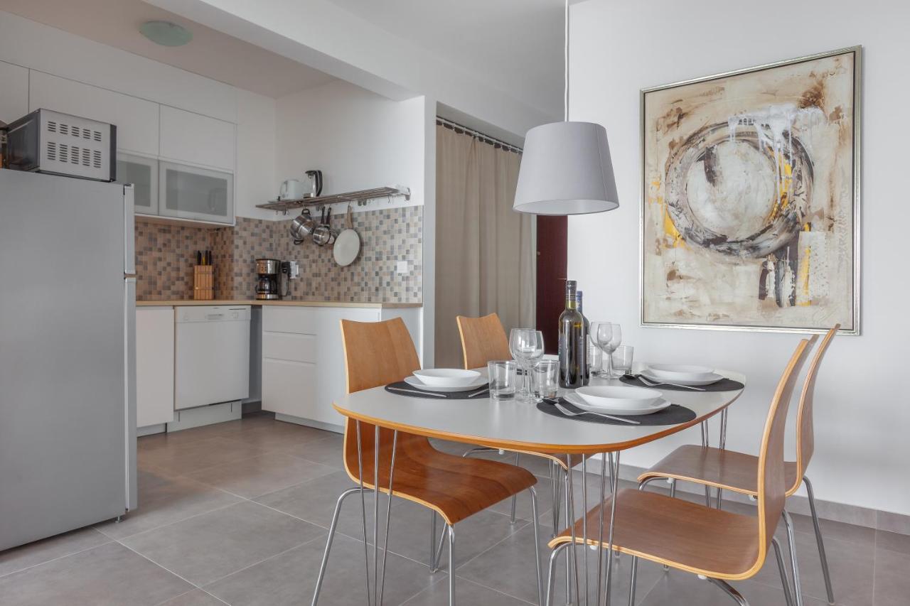 White Makarska