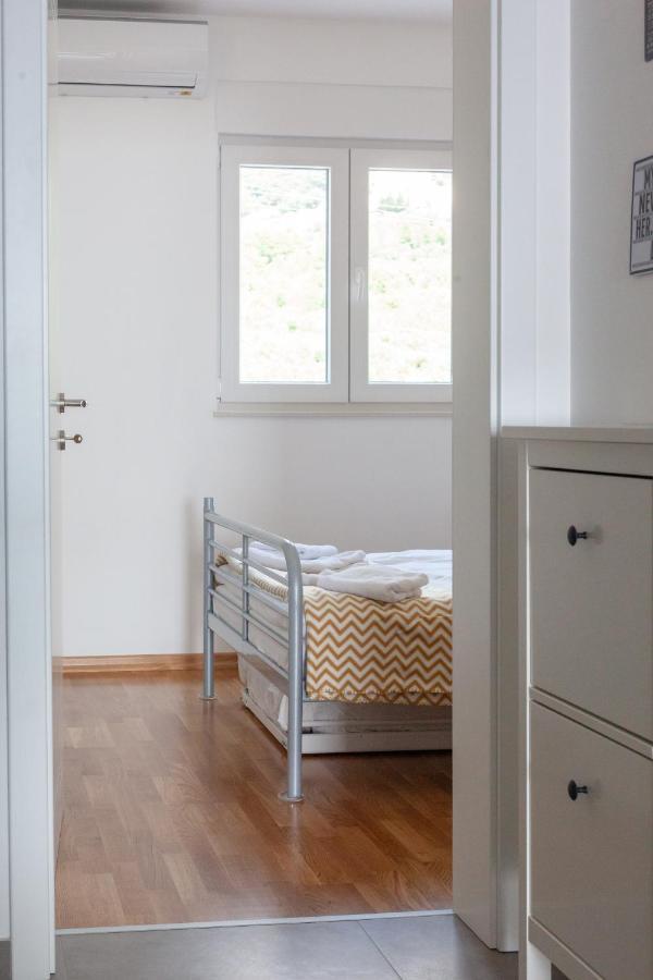 Apartment White *